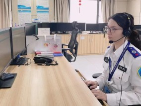 电话里只有呼吸声，她却听懂了求救