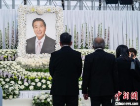 李兆基丧礼在香港殡仪馆举行，多名政商学界人士到场吊唁