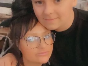 哈维·威尔古斯的妈妈回忆起接到一个“可怕的”电话，告诉她哈维在学校被刺伤了