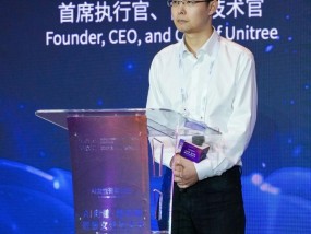 宇树机器人G1表演格斗！王兴兴最新透露：一直用AI写代码，大多数成功率超90%