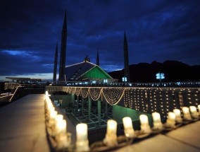 Shab-e-Meraj带着宗教热情在巴基斯坦各地观察