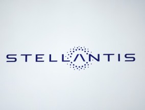 意大利汽车制造商斯泰兰提斯(Stellantis)大幅下调预期，因其面临行业低迷和来自中国的竞争